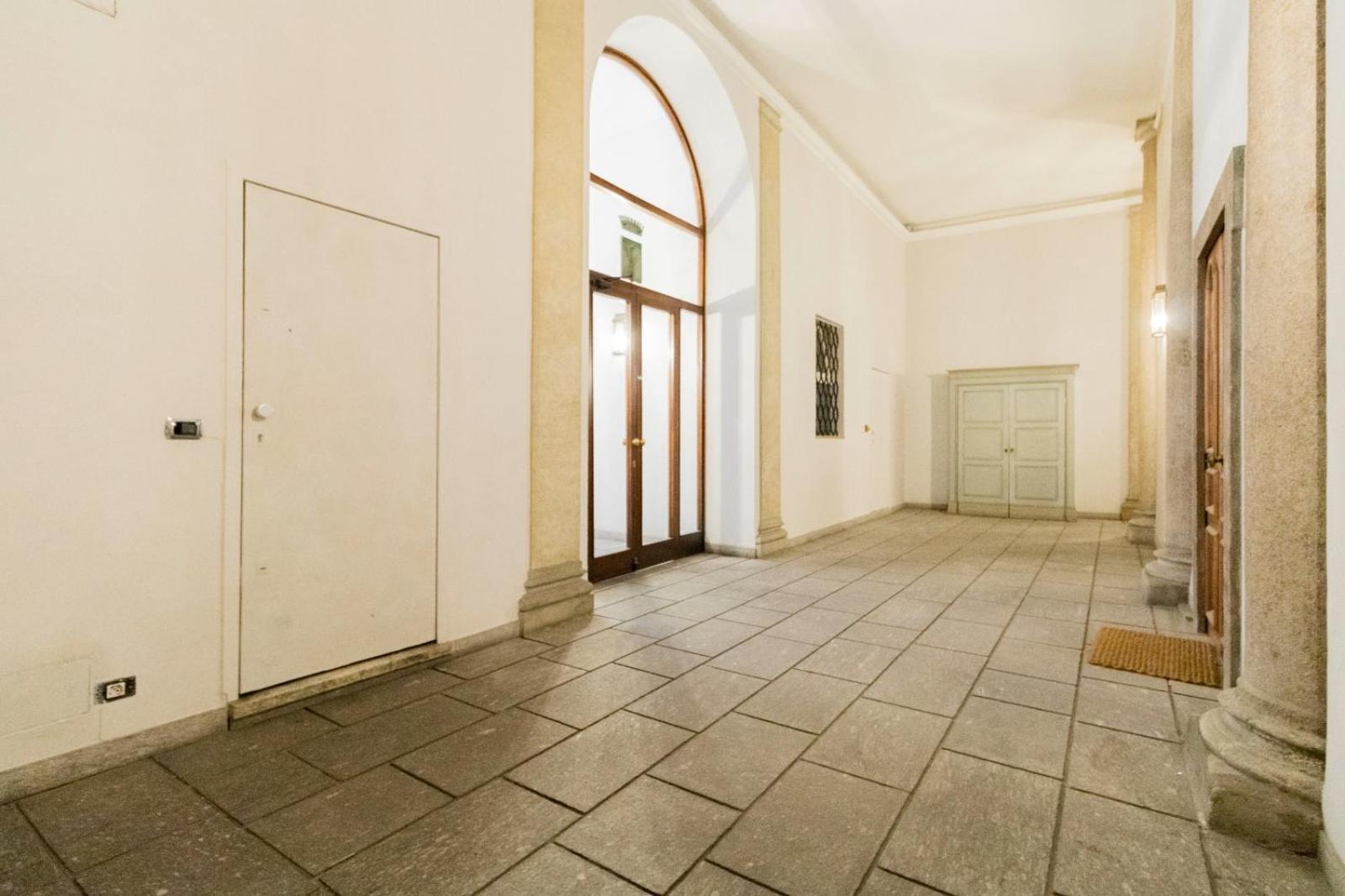 Duomo Charme Apartment Milan Bagian luar foto