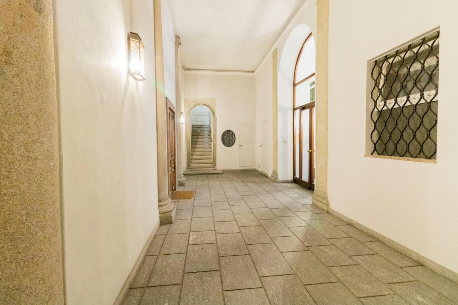 Duomo Charme Apartment Milan Bagian luar foto